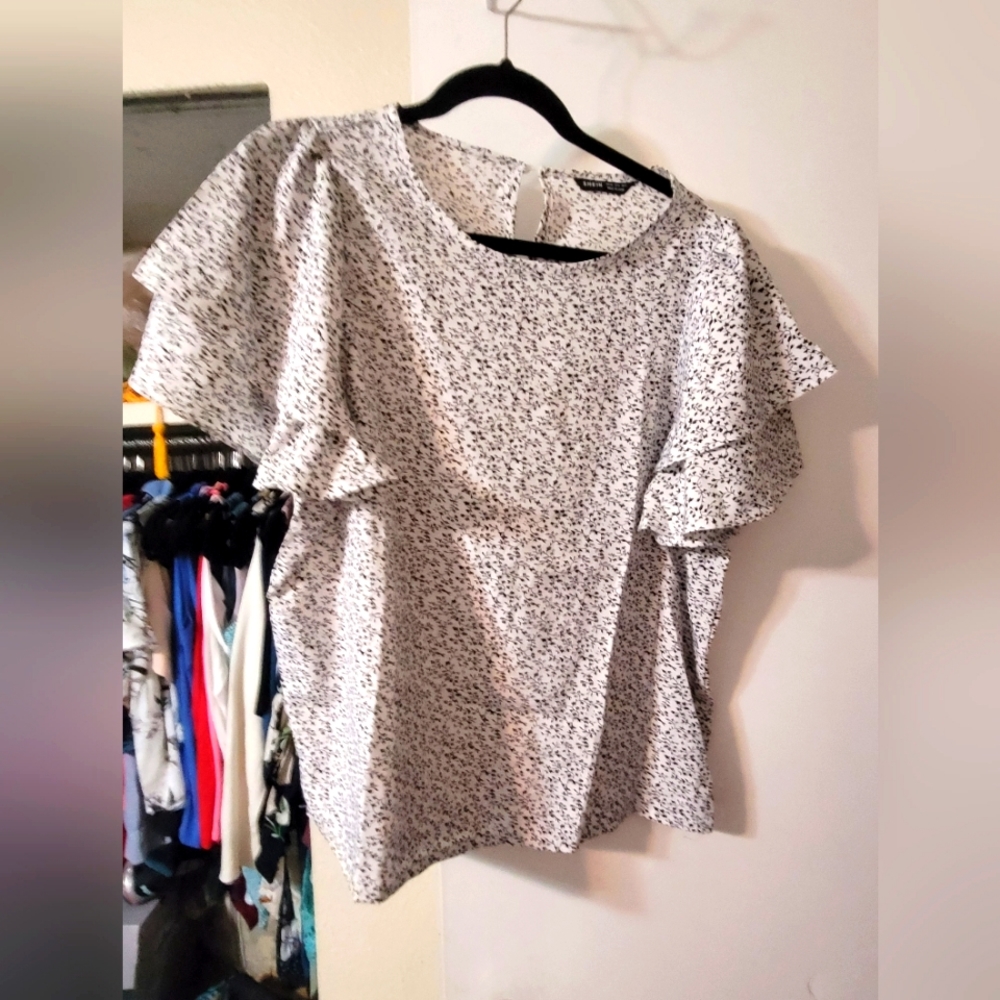 XL black and white dress shirt